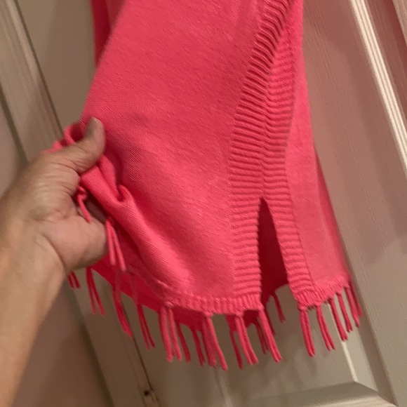 Lilly Pulitzer Large top gently used - Picture 2 of 3